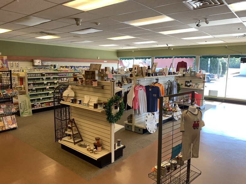 More Photos Of 629 N Main St, Shelbyville General Retail For Lease