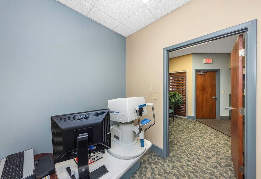 More Photos Of 2346 Drew St, Clearwater Office For Sale