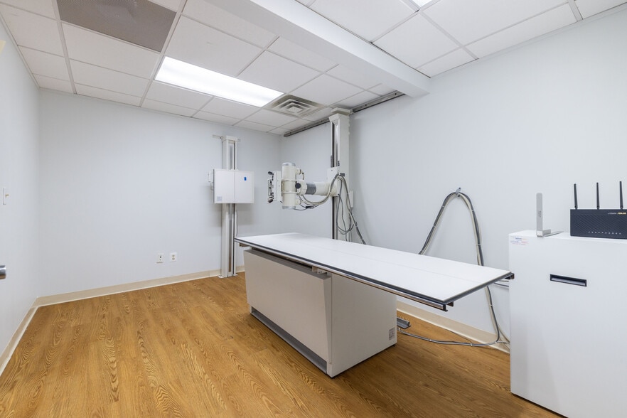 More Photos Of 25354 Evergreen Rd, Southfield Medical For Lease