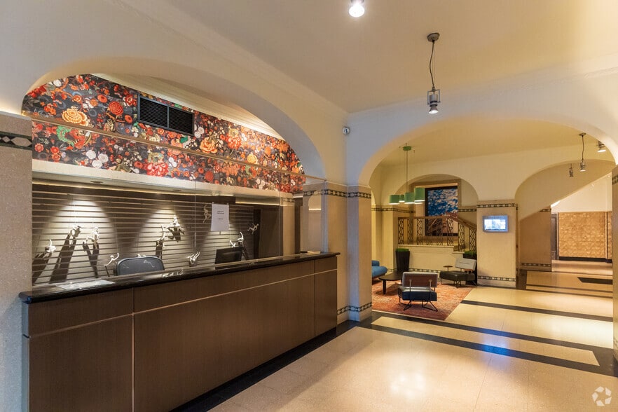 More Photos Of 328 S Jefferson St, Chicago Office For Lease