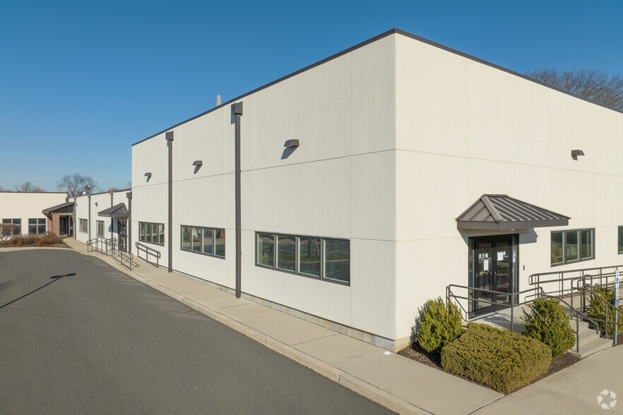 More Photos Of 44 Apple St, Tinton Falls Office For Lease