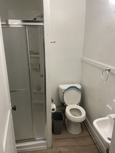 More Photos Of 900 N 2nd St, Saint Charles Storefront Retail Residential For Sale