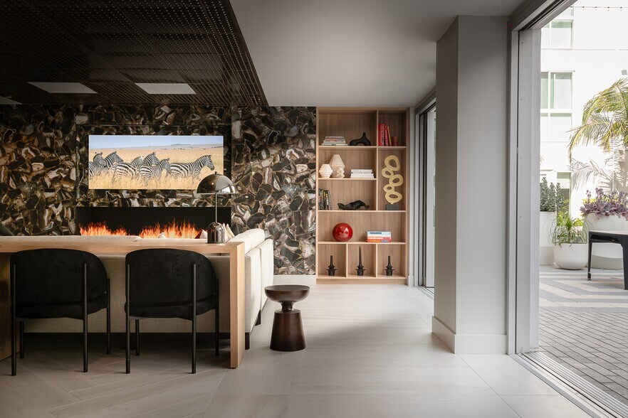 More Photos Of 2528 S Grand Ave, Los Angeles Apartments For Lease