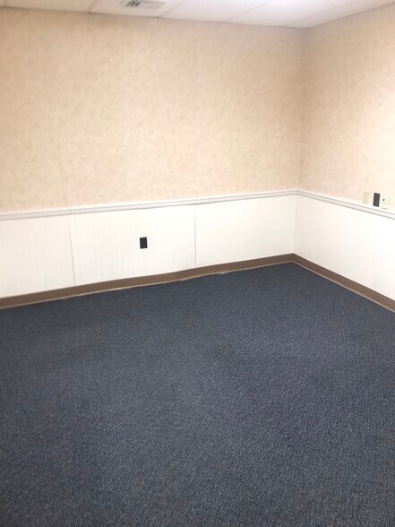 More Photos Of 227 N Jefferson St, New Castle Medical For Sale