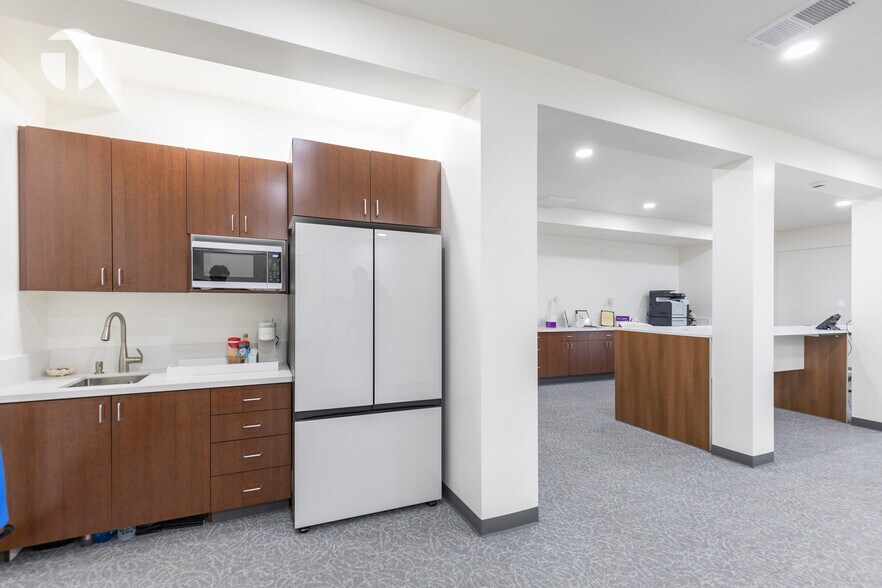 More Photos Of 318 12th St, Sacramento Storefront For Sale