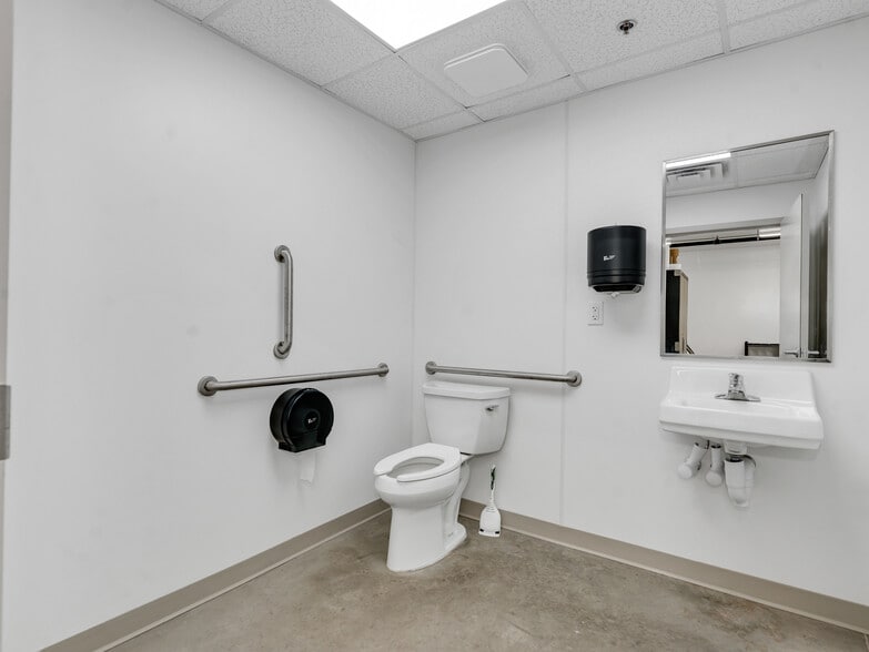 More Photos Of 26336 S Heritage Dr, Elwood Warehouse For Sale