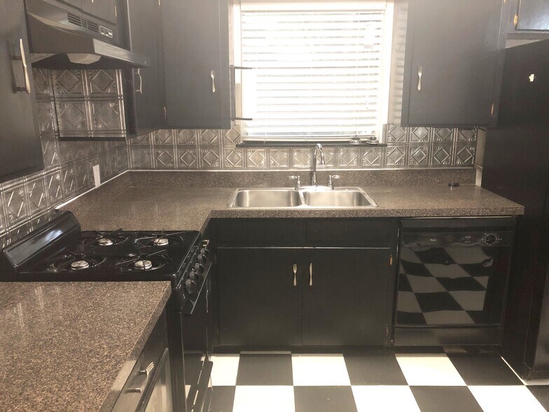 More Photos Of 2403 Sherwood Ln, Austin Multifamily For Sale