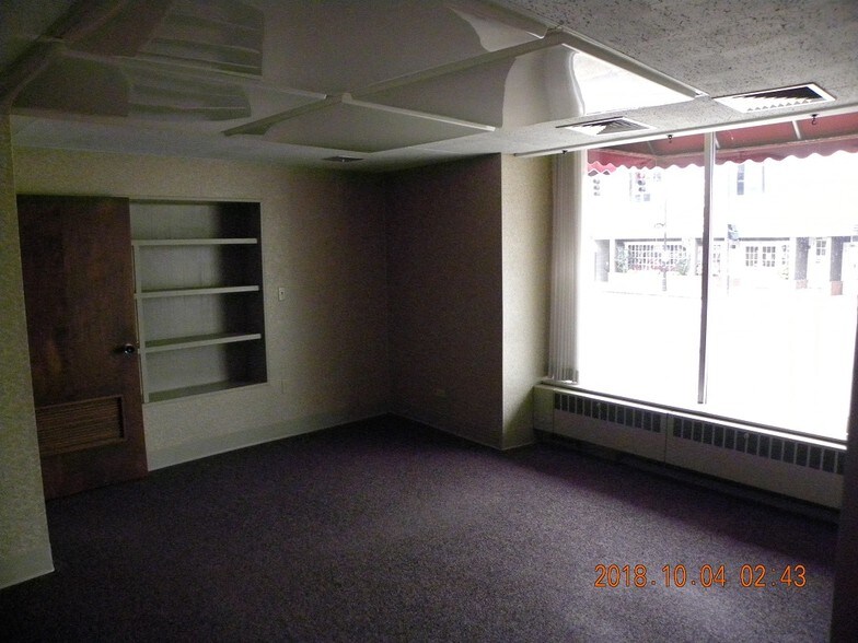 More Photos Of 4 Washington St, Sanford Office For Sale