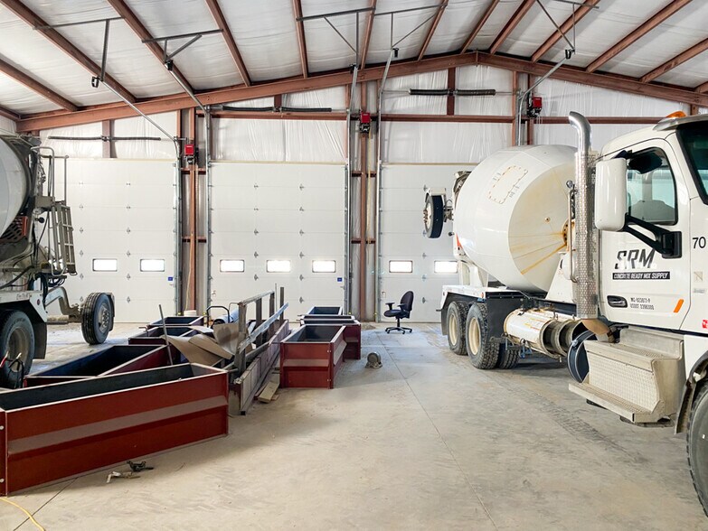 More Photos Of 4926 Church Rd, East Saint Louis Industrial For Sale