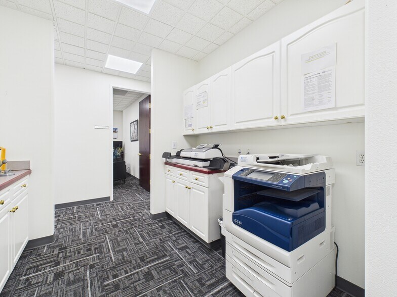 More Photos Of 1110 N Five Mile Rd, Boise Office For Sale