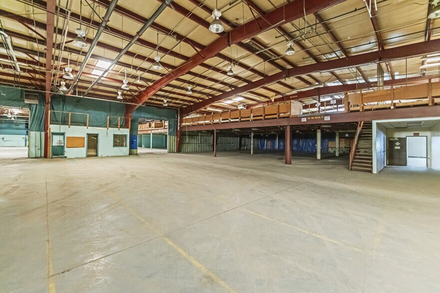 More Photos Of 2 Eric Cir, Verdi Warehouse For Sale