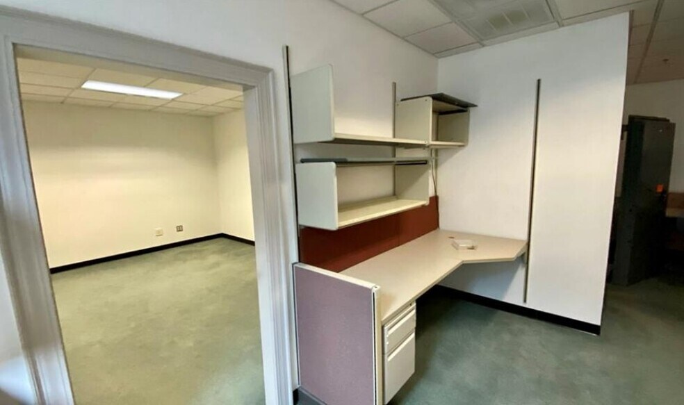 More Photos Of 1514 Holland Rd, Suffolk Office Residential For Lease