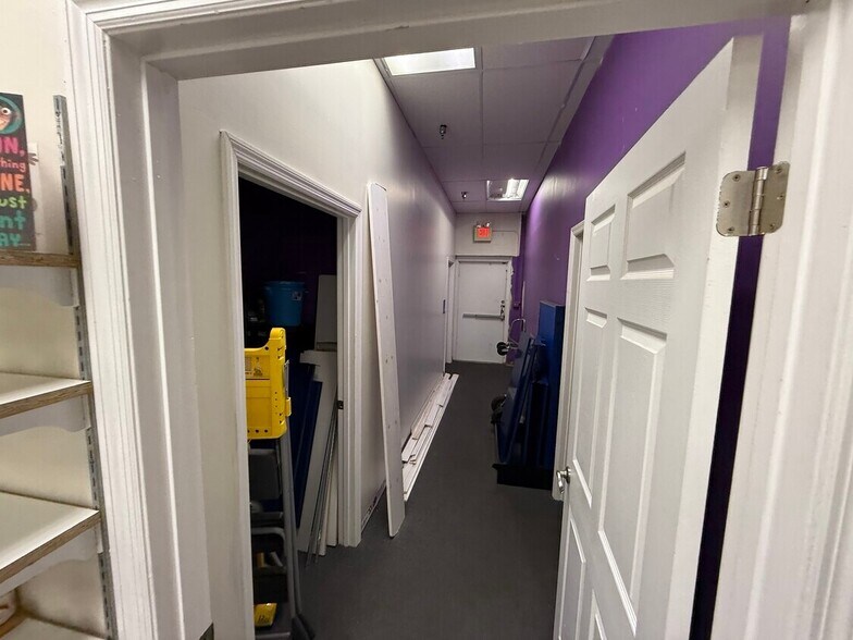 More Photos Of 2398 Commercial Way, Spring Hill Unknown For Lease