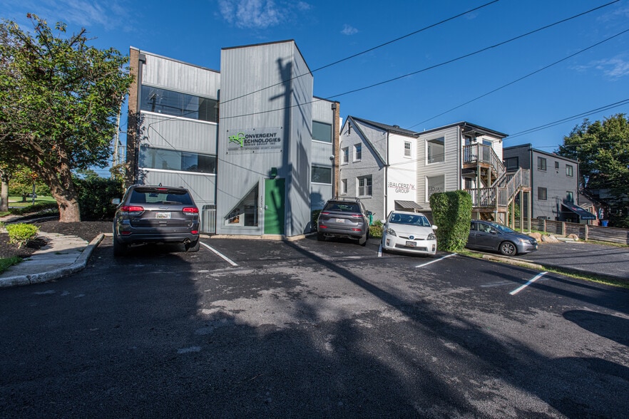 More Photos Of 6501 York Rd, Baltimore Office For Sale