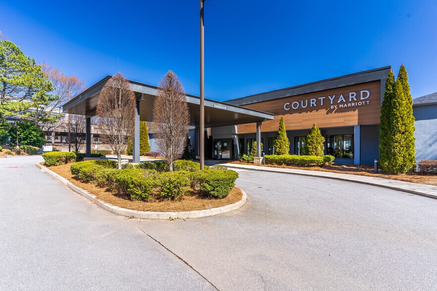 Primary Photo Of 2045 S Park Pl SE, Atlanta Hotel For Sale