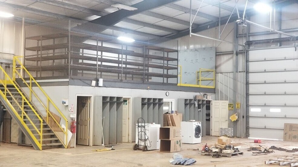 More Photos Of 132 104 Ave S, Killdeer Warehouse For Lease