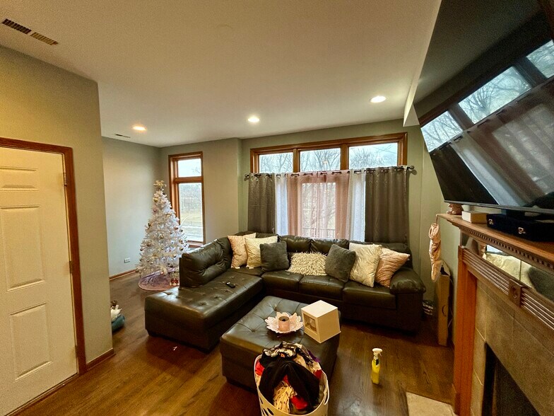 More Photos Of 5644 S Prairie Ave, Chicago Apartments For Sale