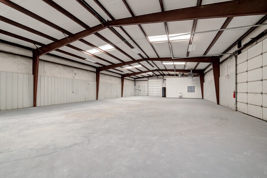 More Photos Of 412 Glade Ave, Oklahoma City Manufacturing For Lease