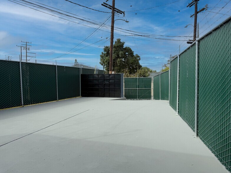 More Photos Of 6819 West Blvd, Inglewood Warehouse For Lease