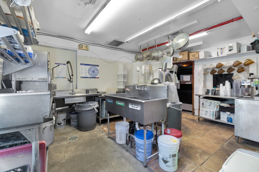 More Photos Of 81901 Overseas Hwy, Islamorada Restaurant For Sale