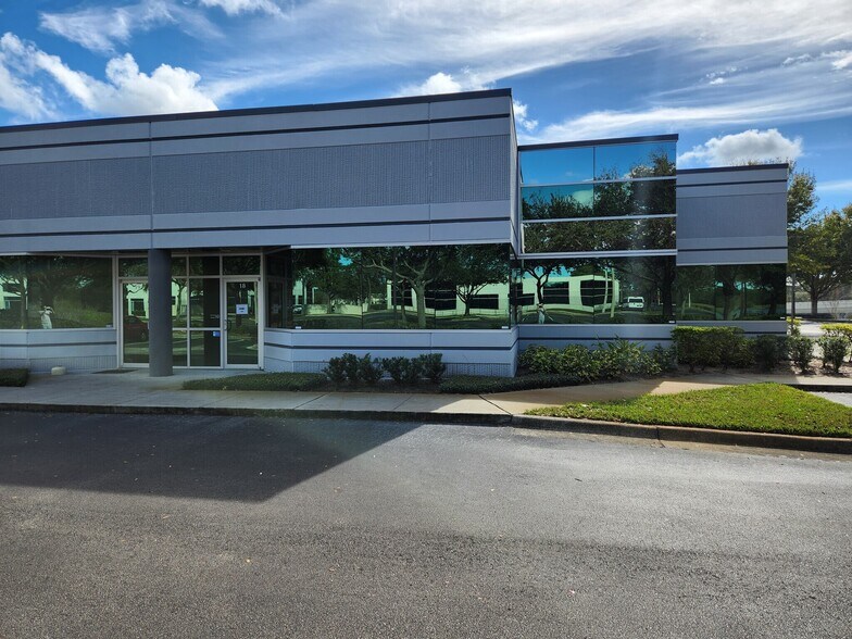 More Photos Of 7362 Futures Dr, Orlando Coworking Space