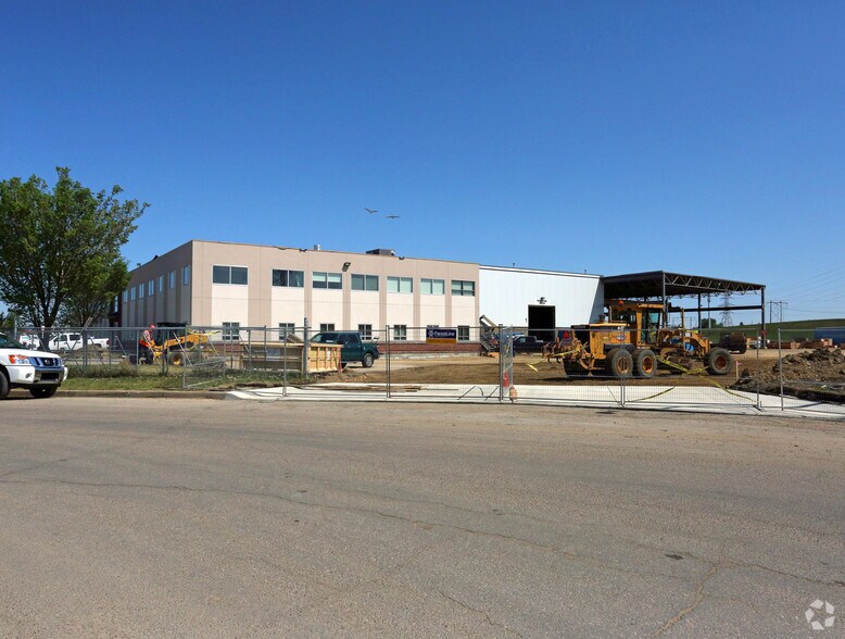 More Photos Of 3115 93 St NW, Edmonton Manufacturing For Sale