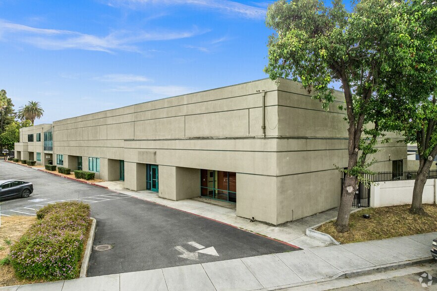 More Photos Of 1560 Berger Dr, San Jose Light Distribution For Lease