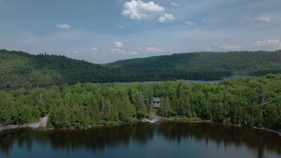 More Photos Of 1020 Ch Du Lac-Croche, Saint-come Sports And Entertainment For Sale