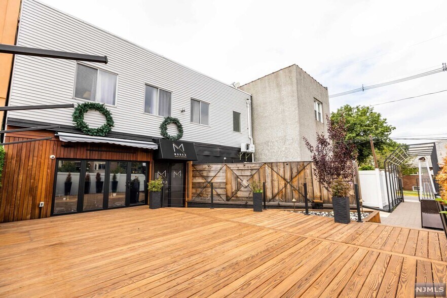 More Photos Of 526 Anderson Ave, Cliffside Park General Retail For Sale