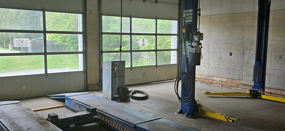 More Photos Of 160 Sykes Mountain Ave, White River Junction Auto Dealership For Sale