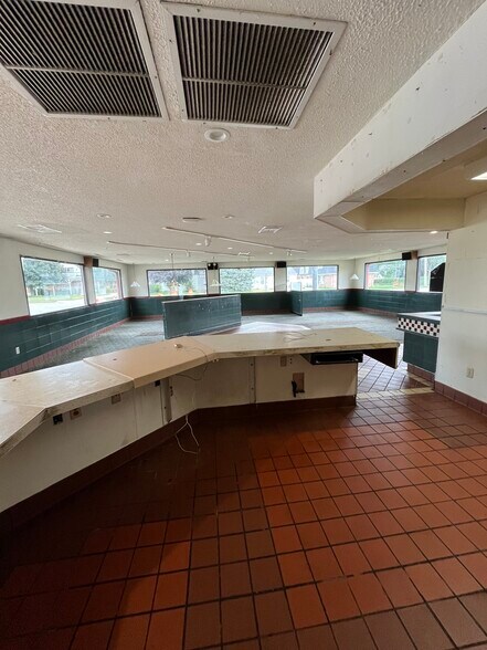 More Photos Of 124 N Chicago Ave, South Milwaukee Restaurant For Sale
