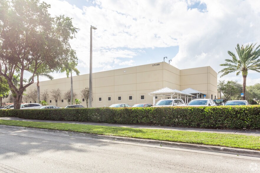 More Photos Of 17100 NW 59th Ave, Hialeah Office For Lease
