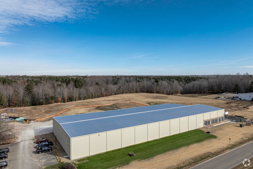 More Photos Of 137 Industrial Blvd, Toano Warehouse For Lease