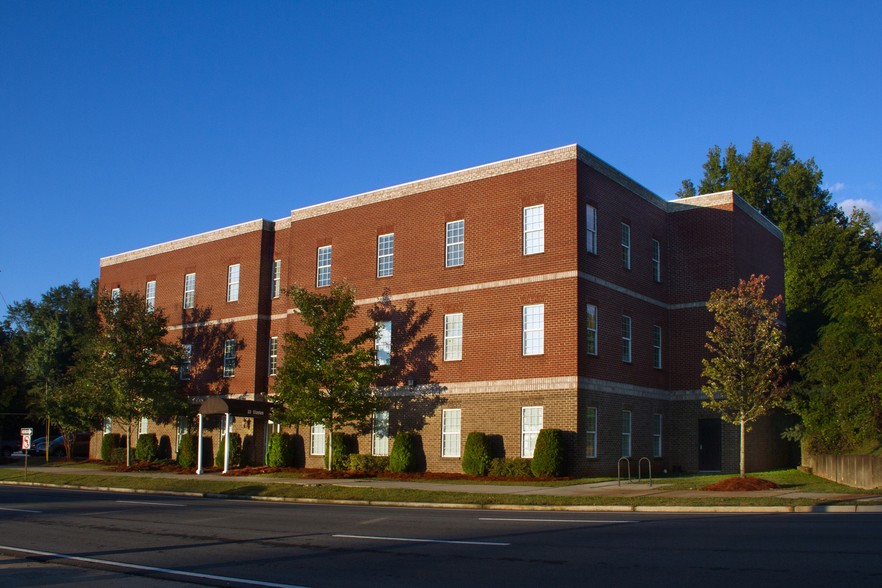 Primary Photo Of 33 S Clayton St, Lawrenceville Medical For Lease