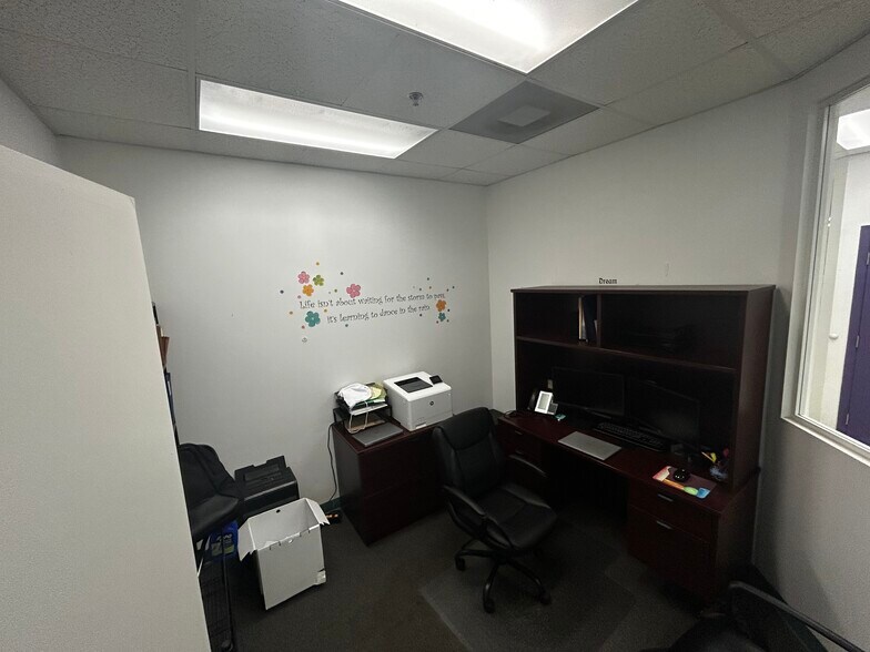 More Photos Of 2364 Drew St, Clearwater Medical For Sale