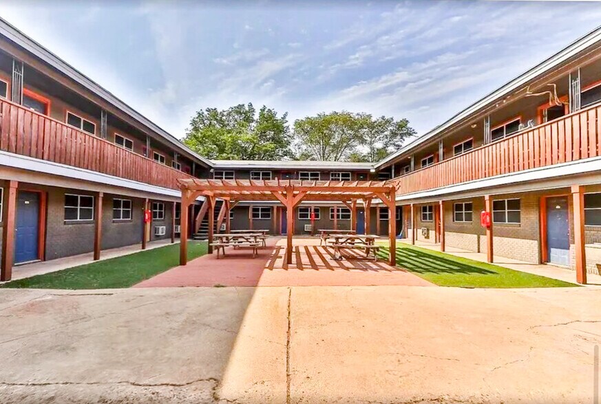 More Photos Of 1809 14th St, Lubbock Apartments For Sale