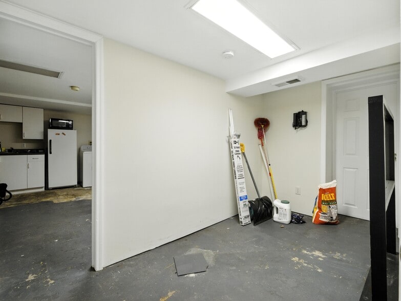 More Photos Of 6-8 Thorne St, Jersey City Storefront Retail Residential For Lease