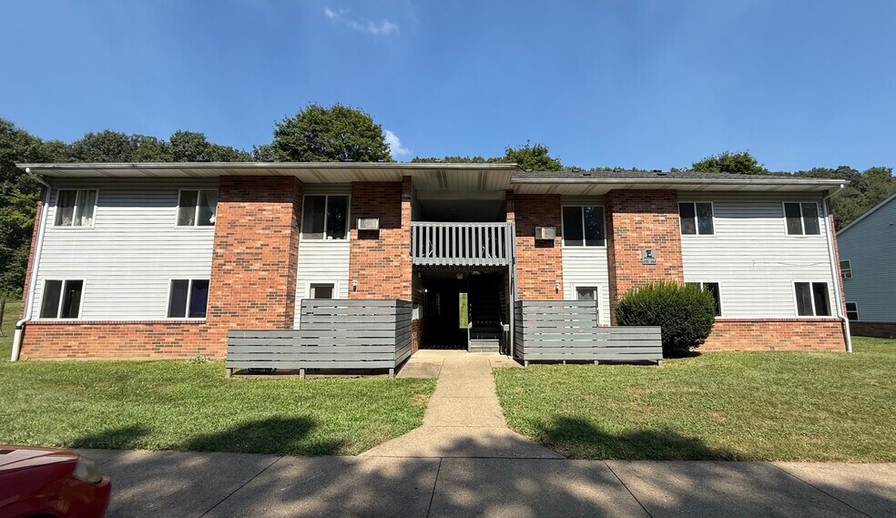 More Photos Of 432 McConnell St, Uhrichsville Apartments For Sale