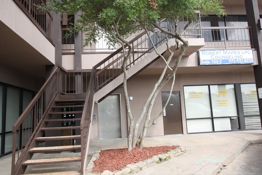 More Photos Of 1014 Ferris Ave, Waxahachie Freestanding For Lease
