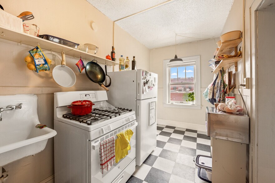 More Photos Of 516 University Ave SE, Minneapolis Apartments For Sale