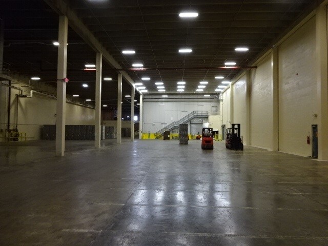 More Photos Of 4930 Hayes Ave, Plover Distribution For Sale