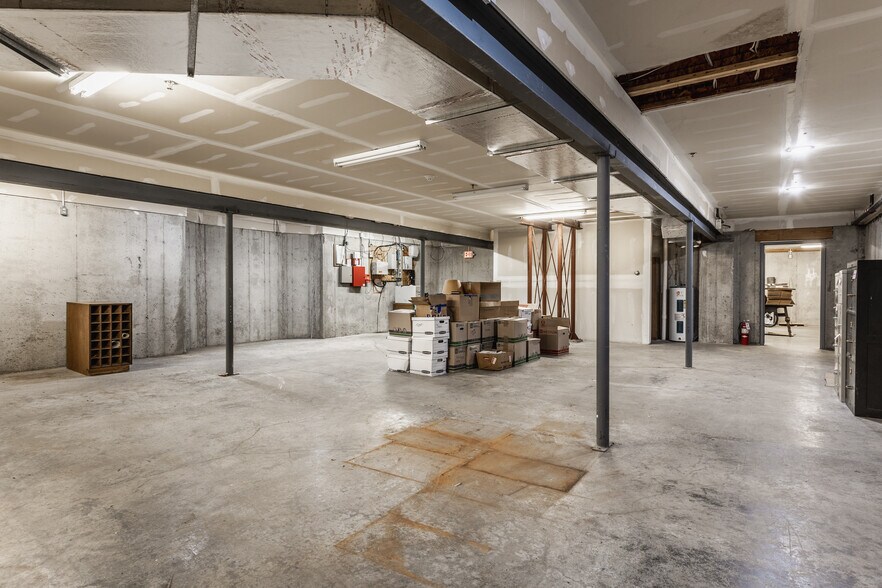 More Photos Of 6575 N College Ave, Indianapolis General Retail For Sale