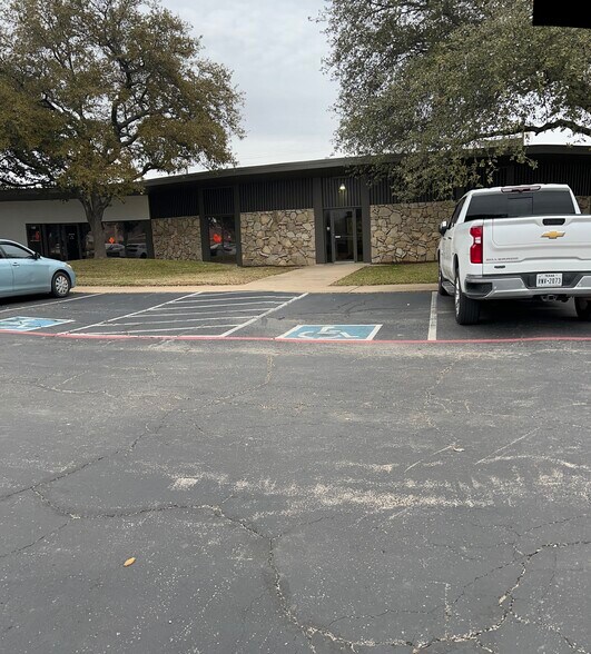 More Photos Of 2912 N Macarthur Blvd, Irving Medical For Sale