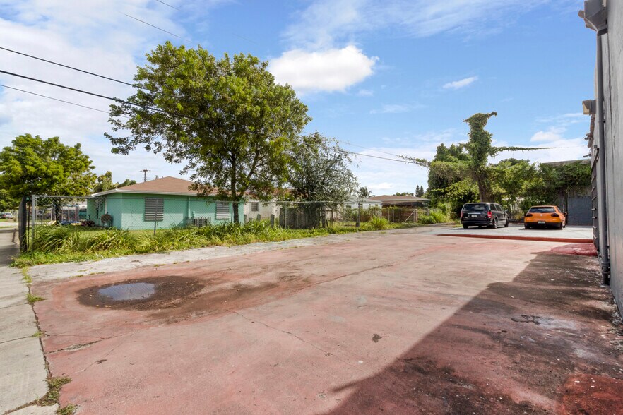 More Photos Of 499 NW 79th St, Miami Auto Repair For Sale