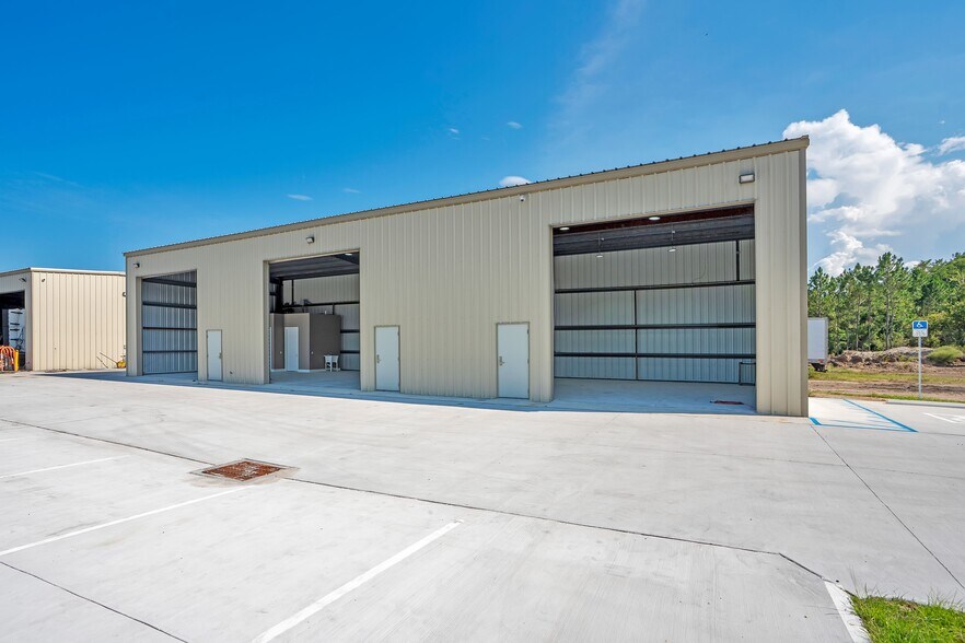 More Photos Of 3295 Steel Rail Dr, Bunnell Warehouse For Lease