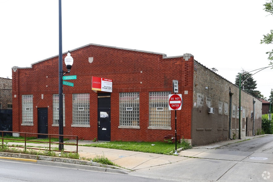 More Photos Of 4557 W Diversey Ave, Chicago Warehouse For Sale