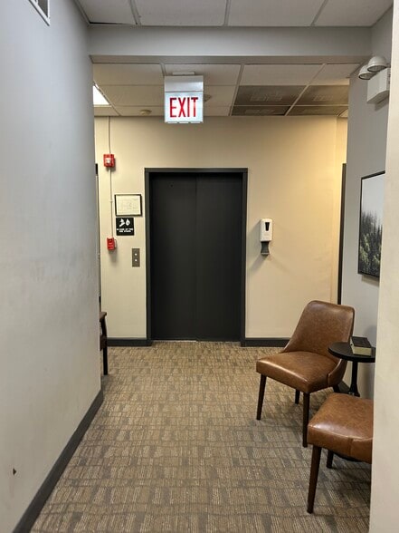 More Photos Of 1215 Washington Ave, Wilmette Office For Lease