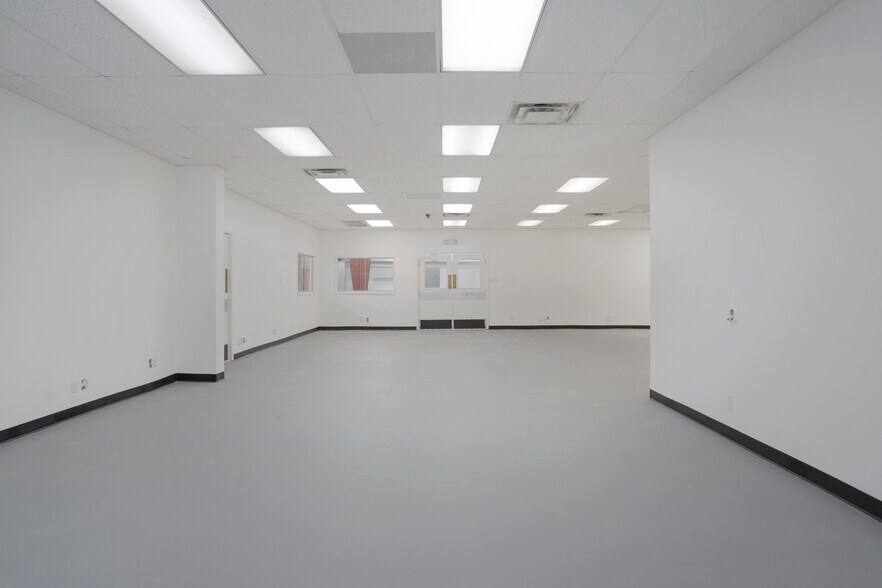 More Photos Of 8610 Botts Ln, San Antonio Freestanding For Lease
