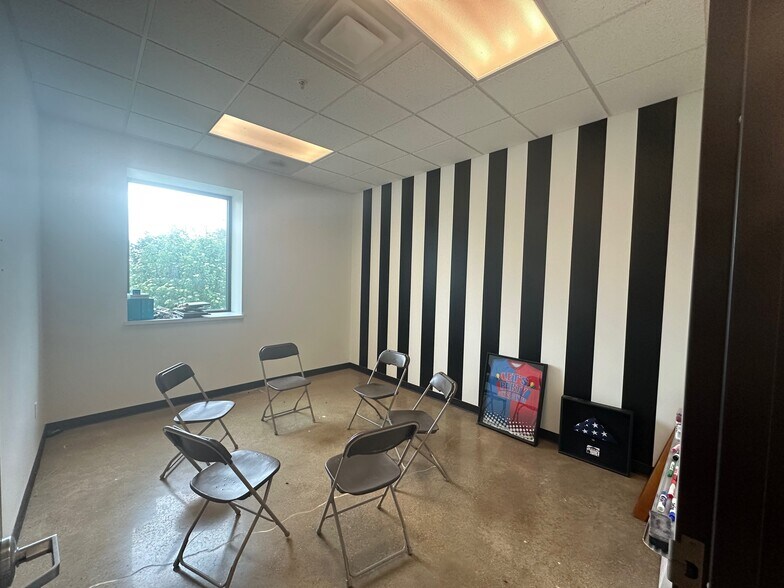 More Photos Of 1815 Morrissey Dr, Bloomington Warehouse For Sale