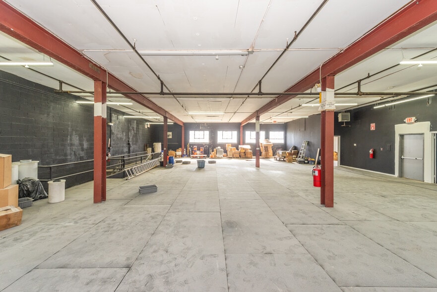 More Photos Of 158 Central Ave, Rochelle Park Warehouse For Lease
